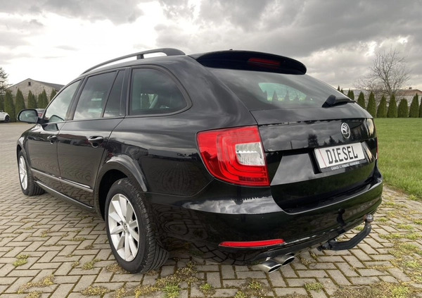 Skoda Superb cena 34900 przebieg: 260000, rok produkcji 2014 z Łobez małe 436